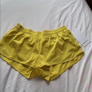 NWT Size 10 Lululemon Hotty Hot LR Shorts 2.5”!!